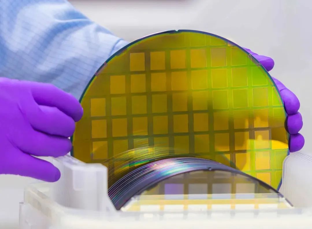 深视智能SCI系列光谱共焦位移传感器以亚微米精度测量晶圆平整度