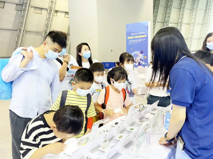奥松电子携温湿度传感器、气体传感器、流量传感器等二十余款MEMS智能传感器亮相广东科普嘉年华7