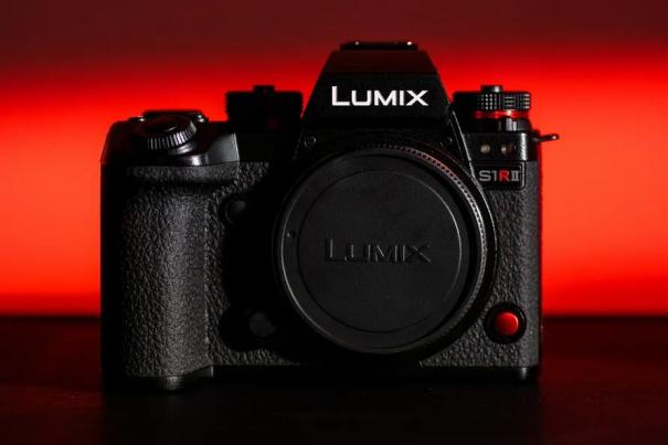 松下Lumix S1R2无反相机：传感器与DJI Ronin同款，照片视频两手抓！1