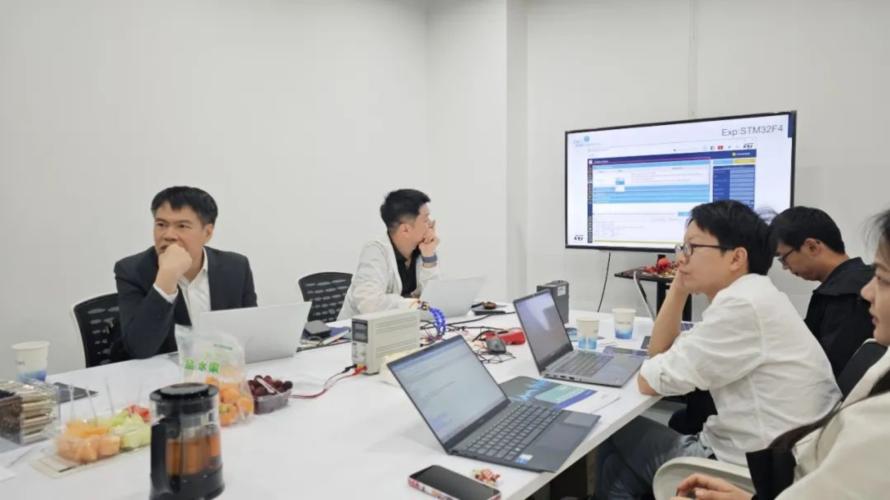 ST意法半导体中国区市场及应用总监曹锦东—行赴RAYCOH锐科智能交流访问1