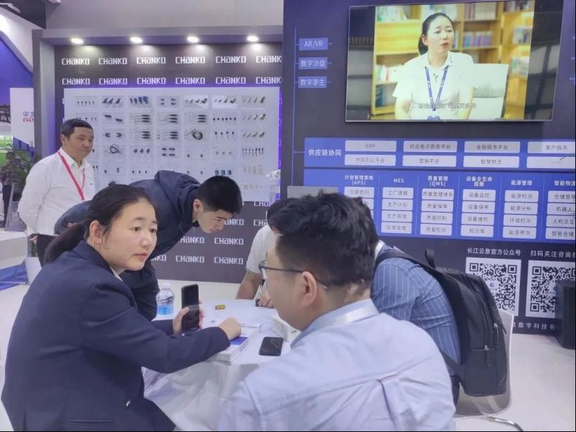 长江传感携搭载RS485通讯功能的光纤传感器和光幕传感器亮相成都工博会，助力制造企业数字化转型7