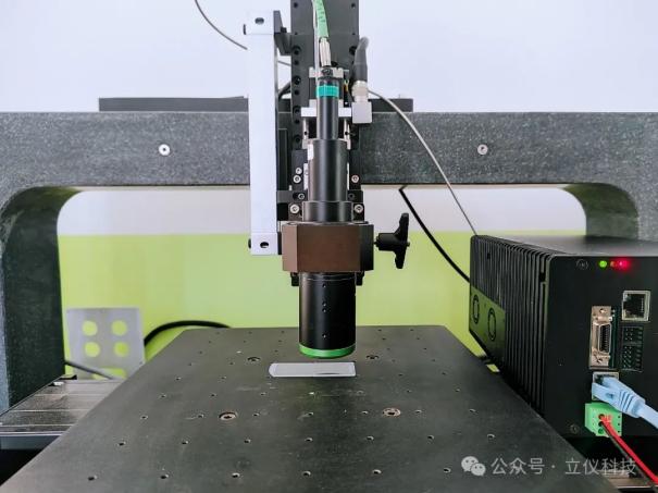 立仪光谱共焦传感器：光伏花纹玻璃厚度精准测量新技术2