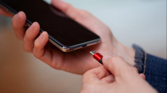 简化消费电子设备充电操作：USB-C 的强大力量