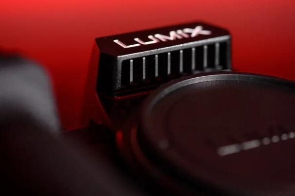 松下Lumix S1R2无反相机：传感器与DJI Ronin同款，照片视频两手抓！13