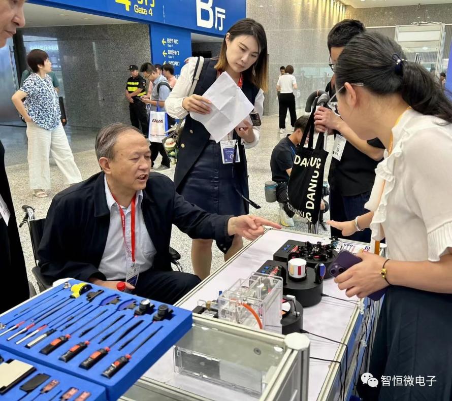 智恒微电子携自主研发的柱形背景抑制传感器亮相2023中国国际传感器技术与应用展览会2