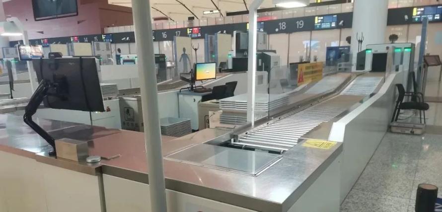 长江传感小方型光电式传感器CPY系列检测可靠精准，检测距离2m，帮助旅客随身行李高效过检3